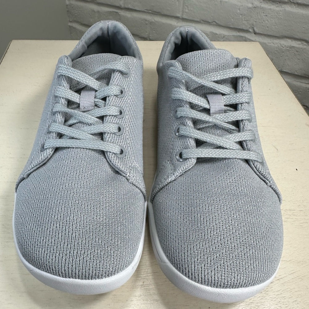 Women’s Whitin Barefoot shoes. Light gray. Size 5.5